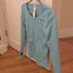 Fabletics athletic workout long sleeve top. Xs